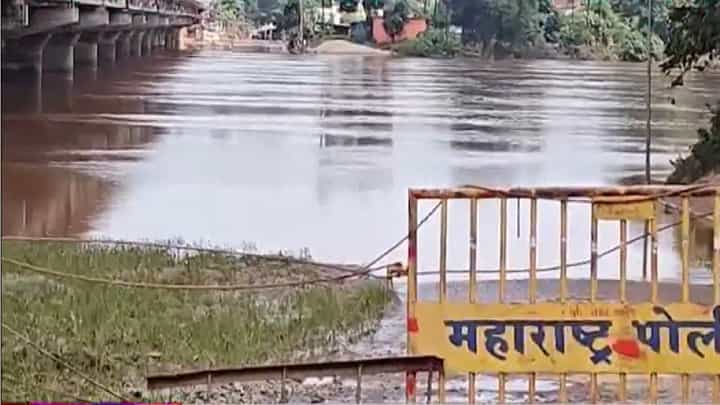 राज्यात सगळीकडे कोरडा दुष्काळ, या जिल्ह्यात मात्र महापूर, 250 घरं थेट पाण्याखाली; नेमकं काय घडलं? राज्यात सगळीकडे कोरडा दुष्काळ, या जिल्ह्यात मात्र महापूर, 250 घरं थेट पाण्याखाली; नेमकं काय घडलं?