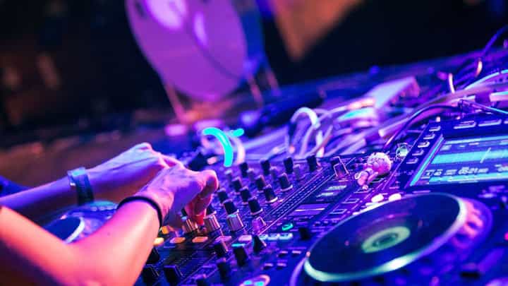 Pune Ganeshotsav 2026 | पुण्यात गणेशोत्सवाआधी DJ वरून वाद पेटला! डीजे बंद करा, अन्यथा मोठं आंदोलन उभारू Pune Ganeshotsav 2026 | पुण्यात गणेशोत्सवाआधी DJ वरून वाद पेटला! डीजे बंद करा, अन्यथा मोठं आंदोलन उभारू