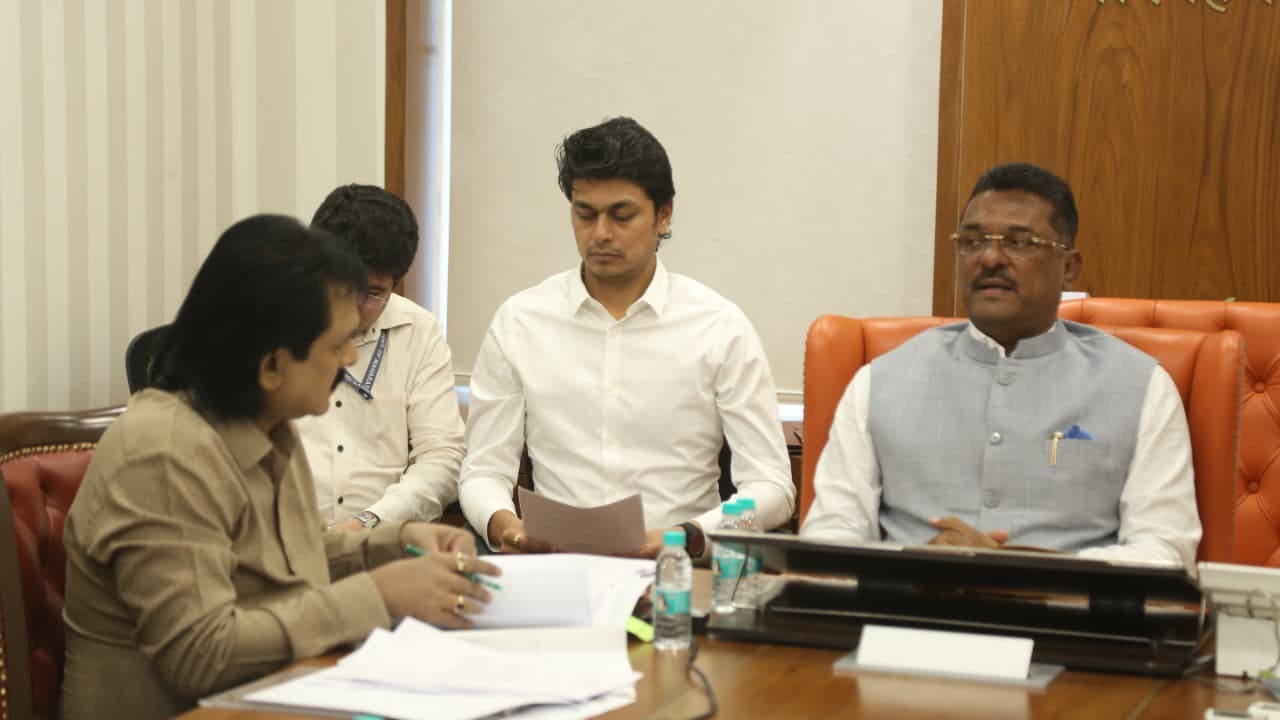 ॲपआधारित टॅक्सी चालकांची संपूर्ण माहिती तीन महिन्यांत सादर करण्याचे आदेश, चालकांना कल्याणकारी मंडळाचे सदस्यत्व ॲपआधारित टॅक्सी चालकांची संपूर्ण माहिती तीन महिन्यांत सादर करण्याचे आदेश, चालकांना कल्याणकारी मंडळाचे सदस्यत्व