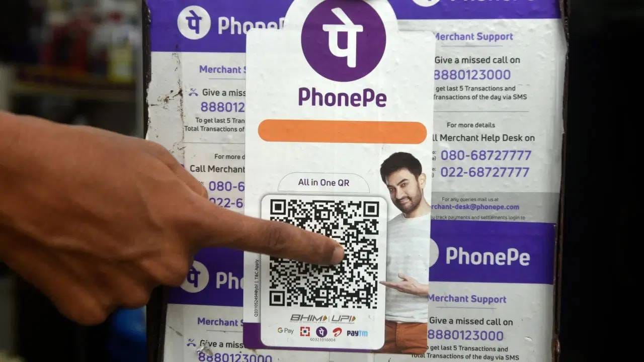 50 हजारांपेक्षा जास्त रकमेचा व्यवहार केल्यावर दुकानदाराला 200 रुपये शुल्क आकारलं जाणार आहे. 75 हजारांपेक्षा जास्त रकमेच्या व्यवहारावर दुकानदाराला 300 रुपये शुल्क आकारलं जाईल.