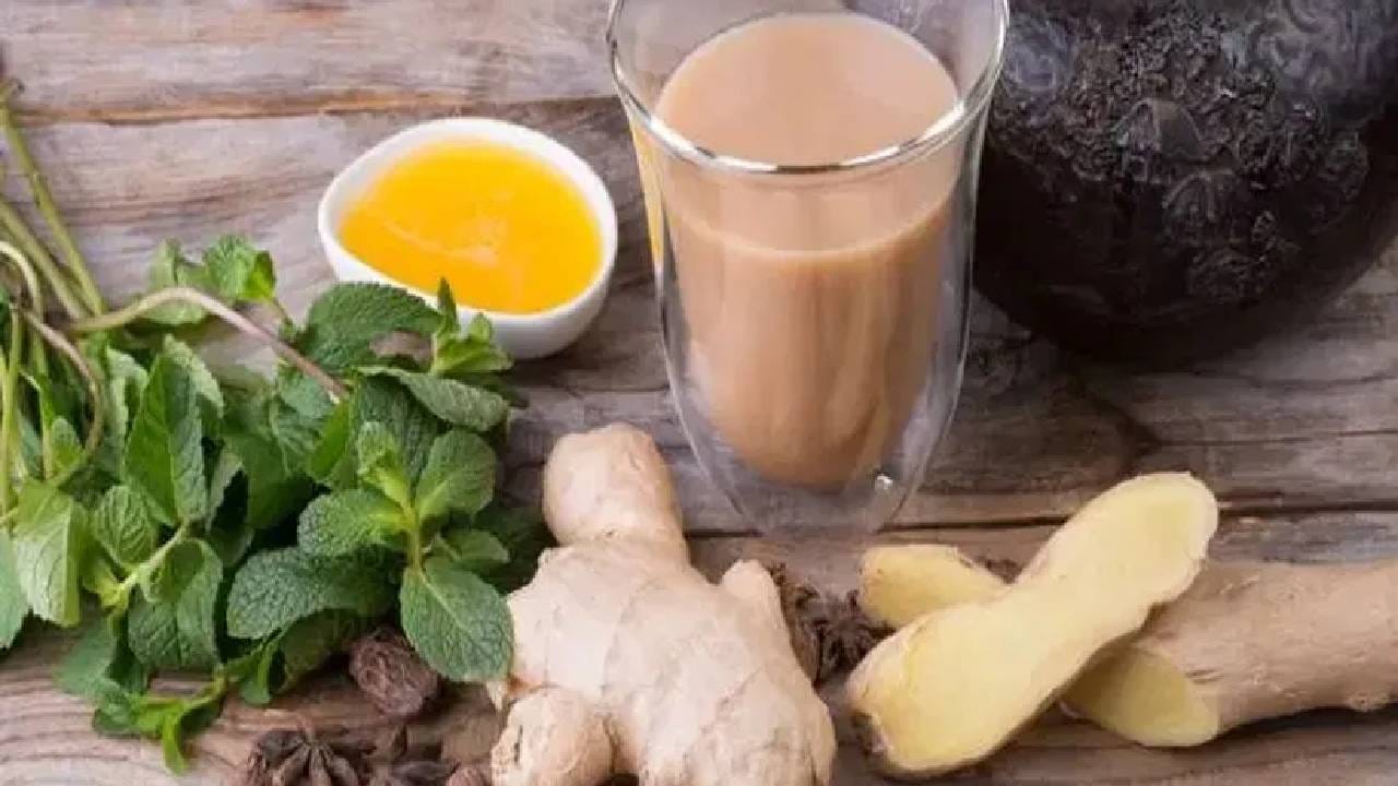 सुंठ मात्र अधिक तीव्र, उष्ण आणि तिखट चवीची असते.स्वयंपाकात ताजं आलं चहा, भाजी, आमटी आणि मसाल्यांमध्ये मोठ्या प्रमाणात वापरलं जातं.