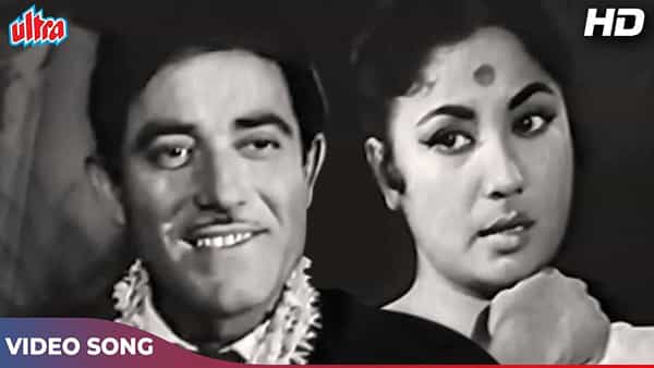 ‘अजीब दास्तां है ये’ हे गाणं आजही हिंदी चित्रपटसृष्टीतील सदाबहार गीत म्हणून ओळखलं जातं. हे लोकप्रिय गाणं १९६० मध्ये प्रदर्शित झालेल्या ‘दिल अपना और प्रीत पराई’ या चित्रपटातील आहे.