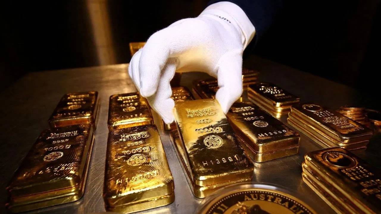 22 कॅरेट सोन्याच्या दरातही घट झाली आहे. गेल्या आठवड्यात 1,46,173 रुपये असलेला भाव आता 1,41,874 रुपये प्रति 10 ग्रॅमवर आला आहे. तर 18 कॅरेट सोनं 1,19,664 रुपयांवरून 1,16,163 रुपये प्रति 10 ग्रॅम झालं आहे.