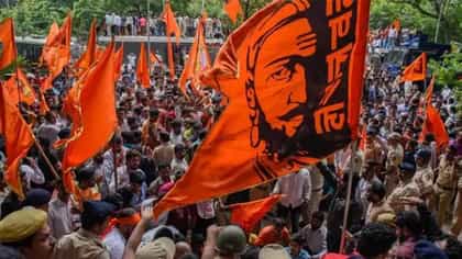 मराठा आरक्षणासाठी युवकानं उचललं टोकाचं पाऊल, नातेवाईकांकडून रास्तारोको.