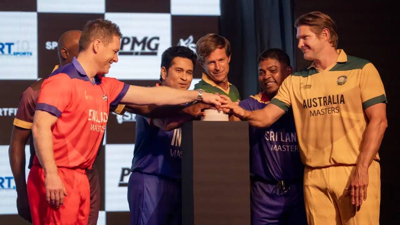 दरम्यान, आता क्रिकेटविश्वात अशीही चर्चा सुरु झाली आहे की, टीमसाठी नव्या कोचपदी ऑयन मॉर्गन याची निवड केली जाऊ शकते. 