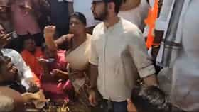 म्हणून मी वडिलांना एकटं सोडत नाही....आदित्य ठाकरेंसमोर पाचवीच्या मोहम्मद अल्ताफने सांगितले वडिलांसोबत फिरण्याचे कारण..