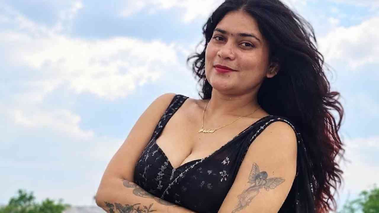 Nidhi Tiwari Case : दोन मुलांचा बाप असलेला इंजिनिअर आवडला तिथेच निधीच्या आयुष्याची घडी विस्कटली, आईच्या खुलाशाने नवीन ट्विस्ट Nidhi Tiwari Case : दोन मुलांचा बाप असलेला इंजिनिअर आवडला तिथेच निधीच्या आयुष्याची घडी विस्कटली, आईच्या खुलाशाने नवीन ट्विस्ट
