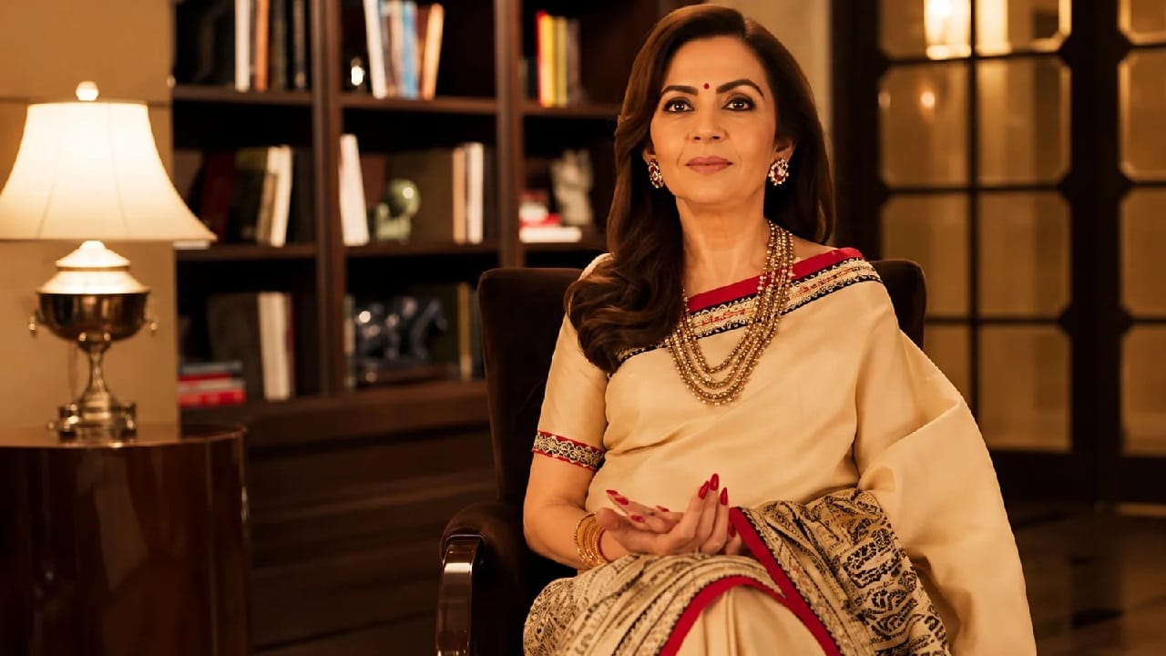  ज्योतिषशास्त्रानुसार, काही लोकांच्या कुंडलीमध्ये ग्रहांची स्थिती फार संवेदनशील असते आणि याच कारणामुळे लोक दुसऱ्यांची ऊर्जा लवकर अनुभवतात. विशषतः  ज्यांच्या कुंडलीत चंद्र आणि शनि यांचा प्रभाव प्रबळ आहे, त्यांनी आपल्या ऊर्जेबाबत अत्यंत सावधगिरी बाळगली पाहिजे.