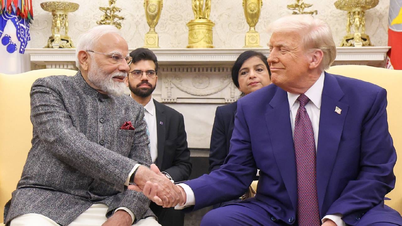 देशाची जबाबदारी, पण सुट्टी? पंतप्रधान-राष्ट्राध्यक्षही सुट्टीवर जाऊ शकतात का ? भारत अमेरिकेतील नियम काय ? देशाची जबाबदारी, पण सुट्टी? पंतप्रधान-राष्ट्राध्यक्षही सुट्टीवर जाऊ शकतात का ? भारत अमेरिकेतील नियम काय ?