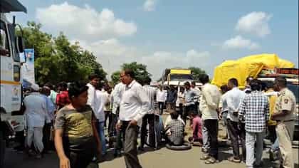 बळीराजा संकटात! कोरडा दुष्काळ जाहीर करण्यासाठी शेतकरी आक्रमक.