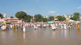 देशातील एकमेव मंदिर जिथे जिवंतपणीच... तीन दिवस गुप्तपणे... काय घडतं?