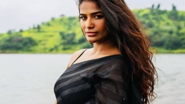 Poonam Pandey : माझे व्हिडीओ म्हणजे सोशल सर्व्हिस, पुरुषांचा ताण कमी होतो, आता वेश्या व्यवसाय...पुनम पांडेच्या विधानाने खळबळ