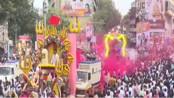 Video: पुण्यात 28 तासांपासून तुफान गर्दी, डान्स अन् गाणं सुरूच...लांबलेल्या गणेश विसर्जन मिरवणुकांमध्ये काय घडतंय? Video: पुण्यात 28 तासांपासून तुफान गर्दी, डान्स अन् गाणं सुरूच...लांबलेल्या गणेश विसर्जन मिरवणुकांमध्ये काय घडतंय?
