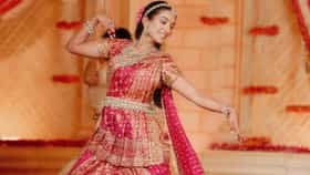 Radhika Ambani Look For Ganesh Utsav : सोन्याच्या जरीची साडी, पारंपरिक दागिने..  गणेशोत्सवात अंबानींच्या धाकट्या सुनेचा ‘रॉयल’ लूक चर्चेत