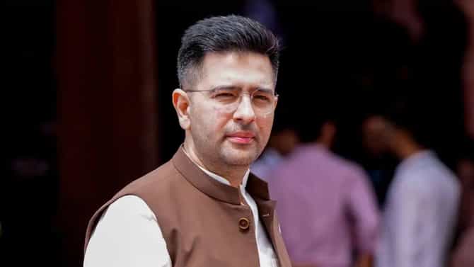 राघव चड्ढा यांना मोठा दणका, थेट खासदारकी जाणार? नव्या माहितीने टेन्शन वाढलं