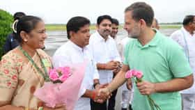 आधी तुमच्या बहिणीला पुढे आणा... राहुल गांधींविरोधात भाजपचं जोरदार आंदोलन, काळ्या फिती लावून घोषणाबाजी