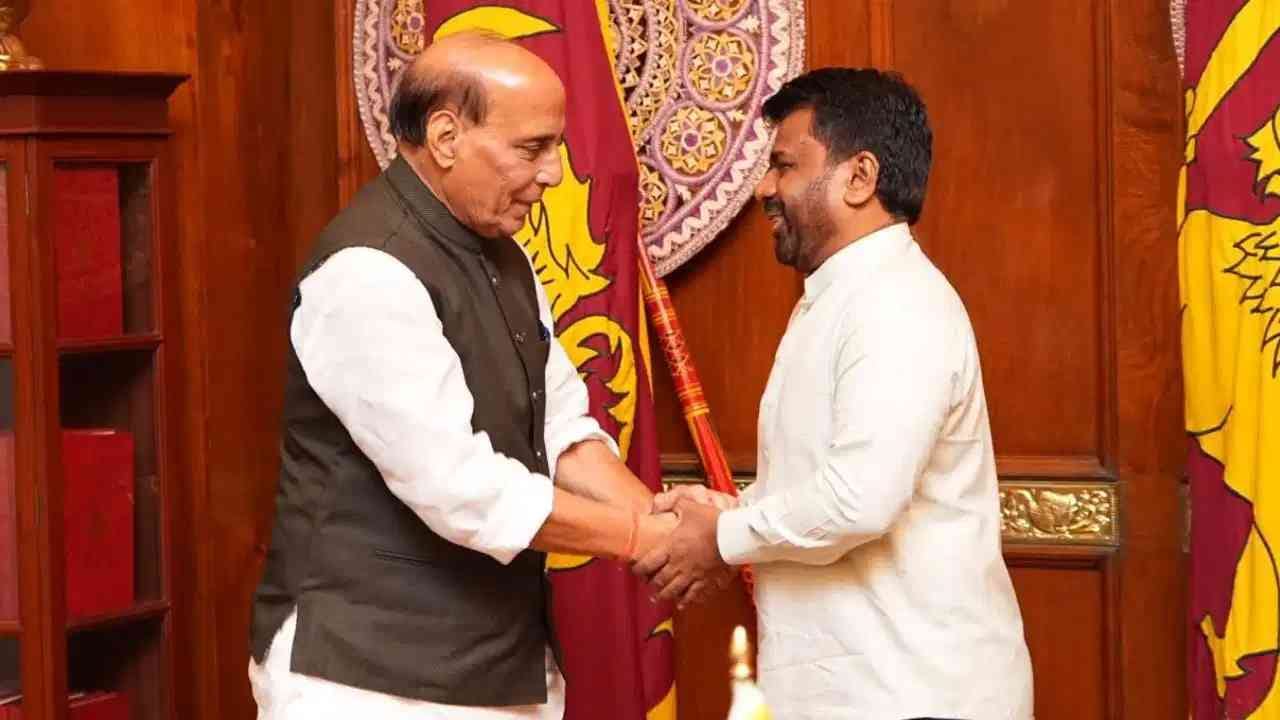 India-Srilanka : श्रीलंकेने भारताचे संरक्षण मंत्री राजनाथ सिंह यांना दिला मोठा शब्द, काहीही झालं तरी आम्ही... India-Srilanka : श्रीलंकेने भारताचे संरक्षण मंत्री राजनाथ सिंह यांना दिला मोठा शब्द, काहीही झालं तरी आम्ही...