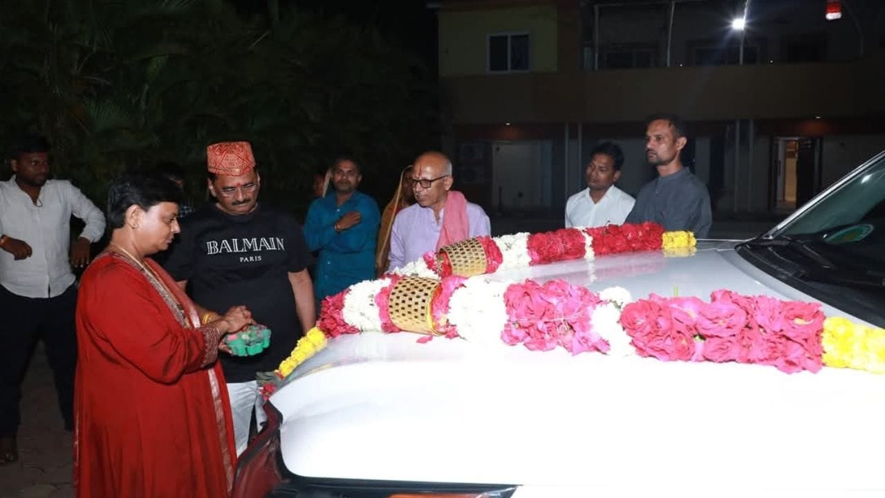 गंगाखेडमध्ये अनेक काही समस्या आहेत. रस्त्यांची झालेली दुरावस्था. रेल्वे गेटचा प्रश्न गेल्या अनेक वर्षांपासून आहे. मात्र, नागरिकांची यातून काही सुटका होताना दिसत नाही.