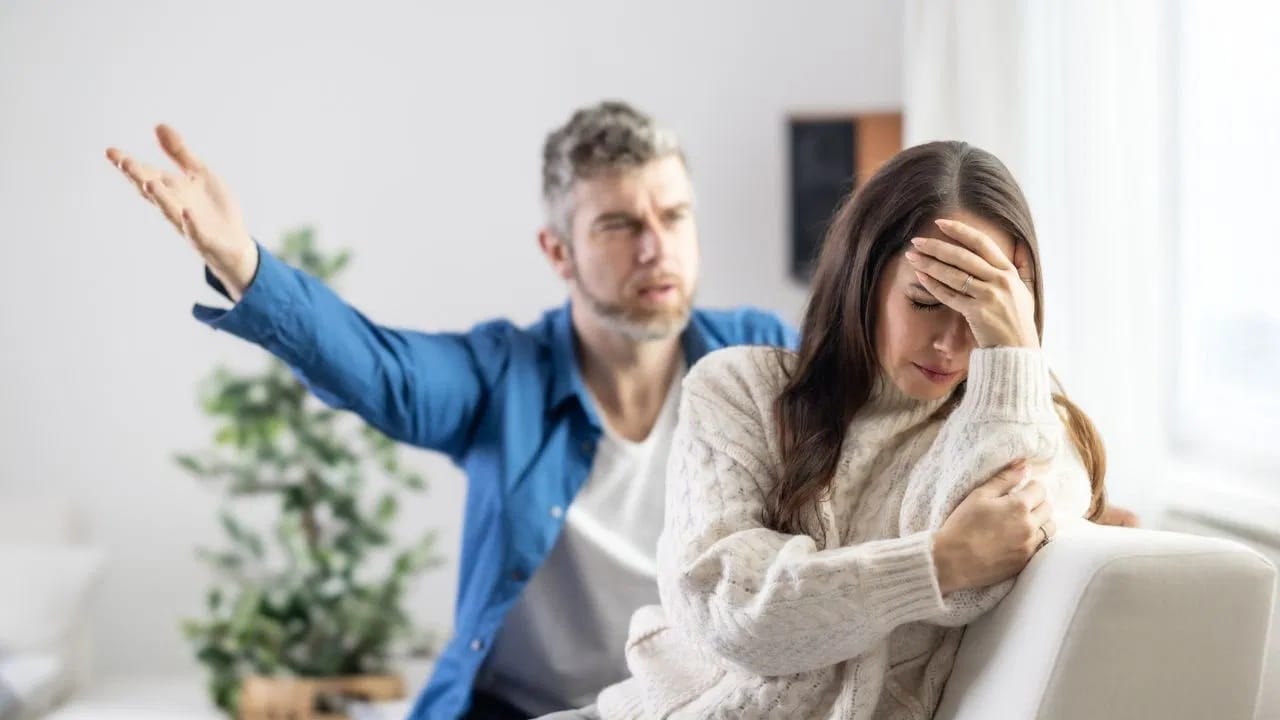 Relationship Tips : घरात सतत वाद होतायेत, आचार्य चाणक्य म्हणतात, 'हे' 5 उपाय करून पहाच Relationship Tips : घरात सतत वाद होतायेत, आचार्य चाणक्य म्हणतात, 'हे' 5 उपाय करून पहाच