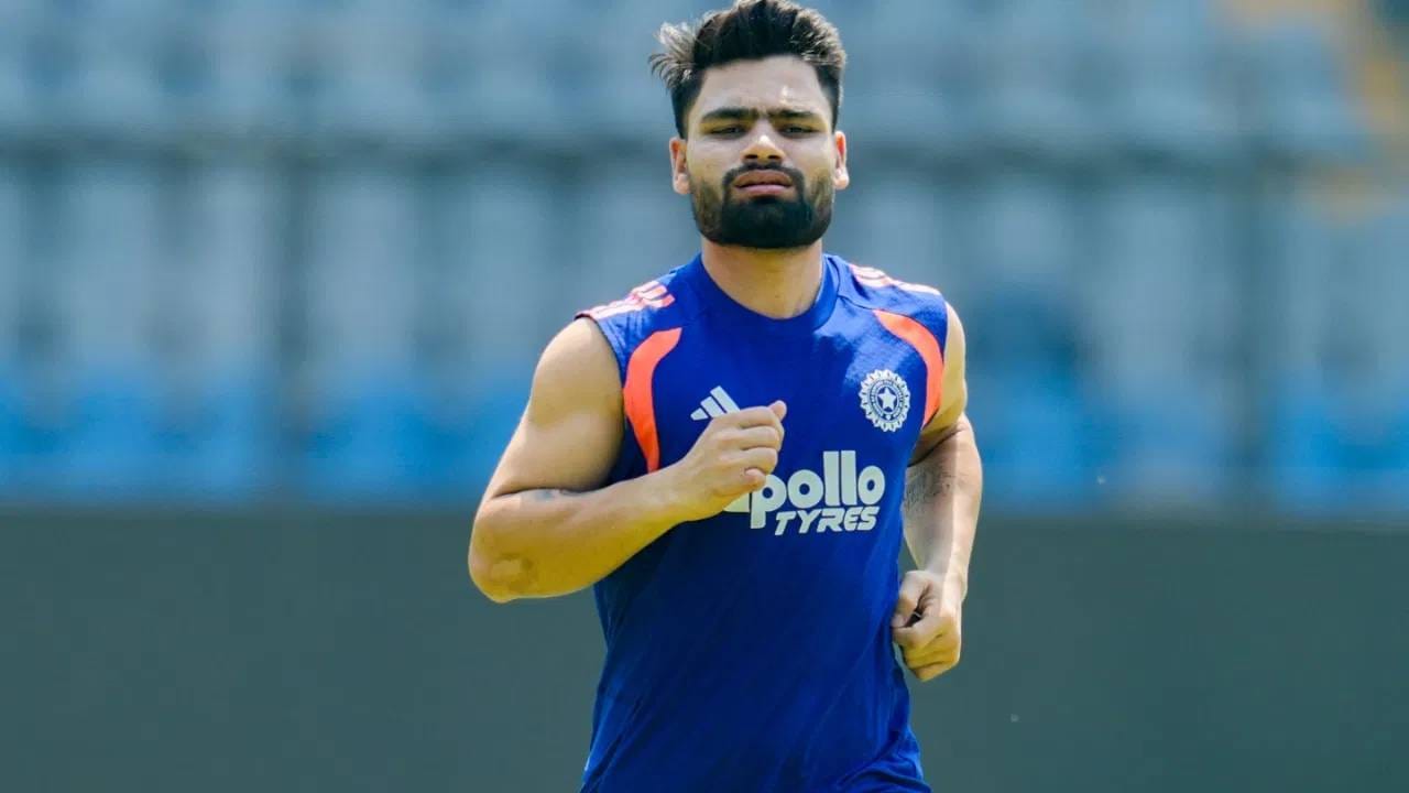 रिंकु सिंह झिम्बाब्वेविरुद्धच्या मालिकेत खेळण्याची संधी मिळाली होती. तेव्हा त्याने दोन सामन्यात 12 आणि 25 धावांची खेळी केली होती. पण अफगाणिस्तानविरुद्धच्या सामन्यातून त्याला डावललं आहे. (PC-PTI)