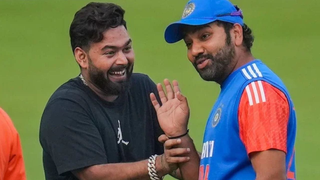 रोहित शर्मा हा फॅमिली फुल हाऊस विथ रोहित शर्मा या शोमुळे चर्चेत आहे. शोमध्ये रोहित शर्मा याने ऋषभ पंत याची चांगलीच मोठी पोलखोल केली. रोहित शर्मा याला विचारण्यात आले की, कोणत्या क्रिकेटरसोबत तुम्हाला फिरायला जायला आवडणार नाही.