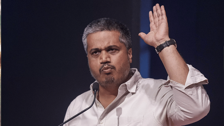 दुष्काळग्रस्त शेतकरी मदतीवरून रोहित पवार आक्रमक; सरकारला दिला आंदोलनाचा इशारा दुष्काळग्रस्त शेतकरी मदतीवरून रोहित पवार आक्रमक; सरकारला दिला आंदोलनाचा इशारा