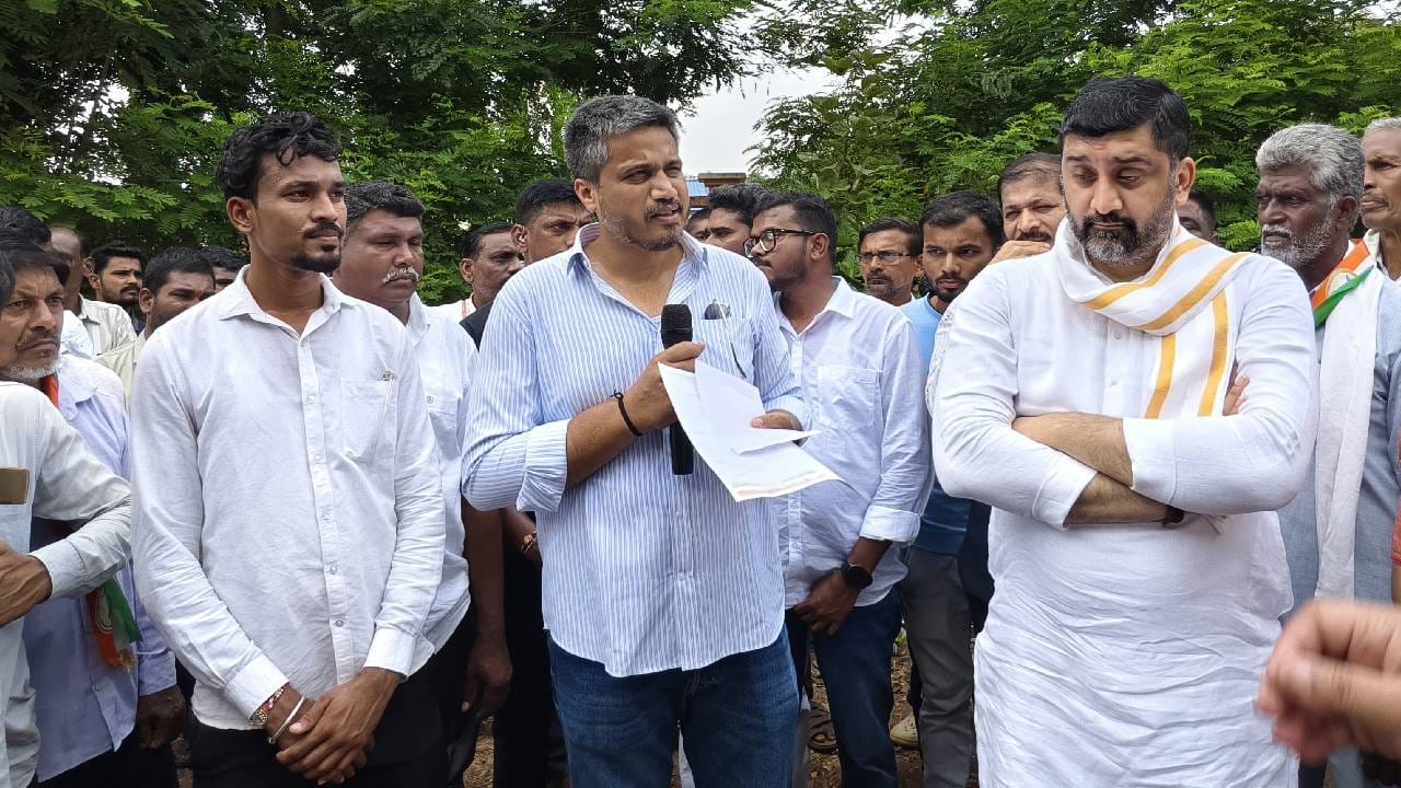 विलीनीकरण नाहीच, जर झाले तर....राष्ट्रवादीच्या एकत्रिकरणासाठी रोहित पवारांनी कोणत्या अटी ठेवल्या? विलीनीकरण नाहीच, जर झाले तर....राष्ट्रवादीच्या एकत्रिकरणासाठी रोहित पवारांनी कोणत्या अटी ठेवल्या?