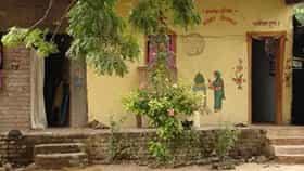 Maharashtra tourism : महाराष्ट्रातील या गावात घरांना लावले जात नाही कुलूप; काय आहे यामागचं कारणं? जाणून घ्या