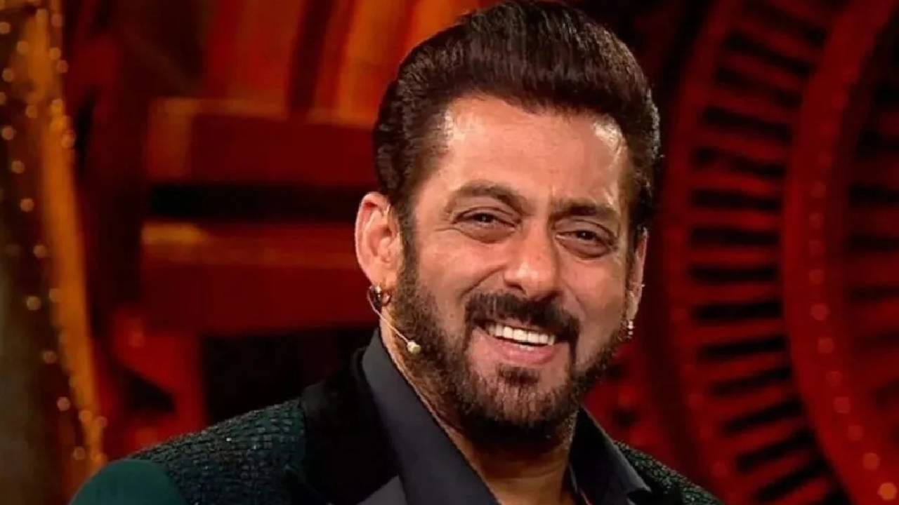 सुरुवातीच्या 2.5 कोटी रुपयांपासून सलमानच्या ‘बिग बॉस’ फीने मोठी झेप घेतल्याचं दिसतंय. सलमान खानच्या लोकप्रियतेमुळे ‘बिग बॉस’ची ब्रँड व्हॅल्यूही मोठी आहे. त्यामुळे त्याचं सूत्रसंचालन हे शोच्या यशातील महत्त्वाचा भाग मानलं जातं. 
