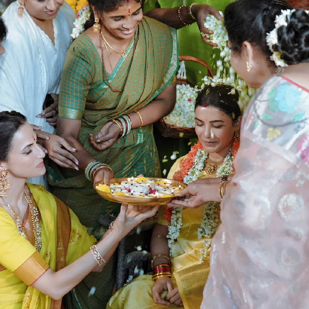 या सोहळ्यात 'कला आवरण' नावाचा एक विधीही करण्यात आला. या विधीमध्ये देवीच्या 94 कलांचा सात चक्रांशी संबंध जोडला जातो. त्यामुळे समंथाचा हा बेबी शॉवर धार्मिक, आध्यात्मिक आणि पारंपरिक रंगाने अधिक खास ठरला.