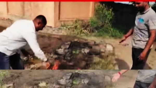 सांगली जिल्ह्यातील जत तालुक्यामधील उमदी इथं एका विहिरीतील पाण्याला पेट्रोलसारखा वास येत आहे. इतकेच नाही तर हे पाणी दांडात सोडल्यावर आणि त्यावर माचिसची पेटती काडी धरल्यावर त्याला आग लागत असल्याचा दावा करण्यात येत आहे.