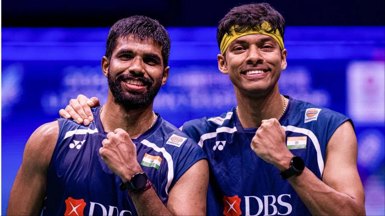 विजयानंतर सात्विक आणि चिरागने आनंद व्यक्त केला आहे. या विजयामुळे एशियन गेम्ससाठी बुस्टर मिळाल्याचं त्यांनी सांगितलं. इतकंच काय तर पुढचा प्लानही सांगून टाकला. आम्ही घरी जाऊ आणि 10 दिवस ट्रेनिंगनंतर एशियन गेम्ससाठी रवाना होऊ. (Photo: PTI)