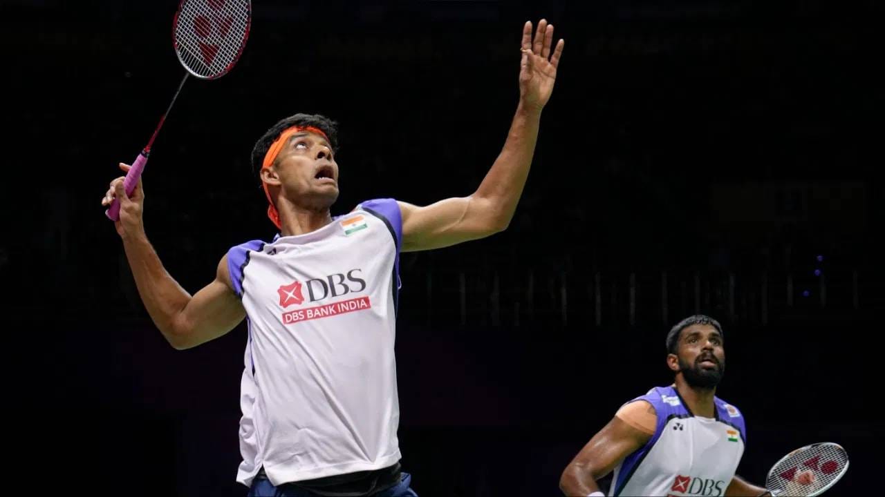 भारताच्या या जोडीने या सामन्यात पहिला सेट गमावला होता. पण त्यावर मात करत या जोडीने पुनरागमन केलं. पुढच्या दोन्ही सेटमध्ये वर्चस्व कायम राखलं आणि विजयी पताका फडकावली. चीनच्या जोडीला पुनरागमची संधीच दिली नाही. (Photo: PTI)