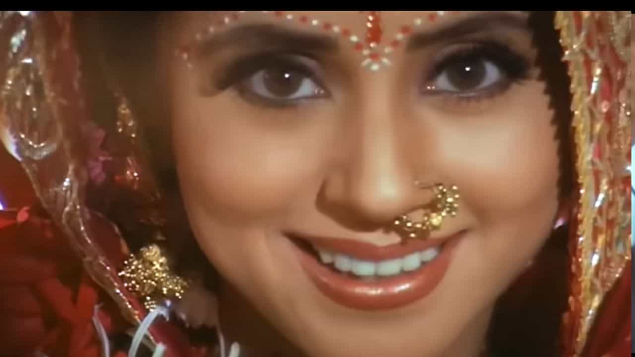 ‘सत्या’मधील गाजलेले गाणे 1998 मध्ये प्रदर्शित झालेल्या ‘सत्या’ चित्रपटातील ‘सपने में मिलती है’ हे गाणे विशेष गाजले. लग्न आणि पार्ट्यांमध्ये या गाण्यावर आजही डान्स केला जातो.