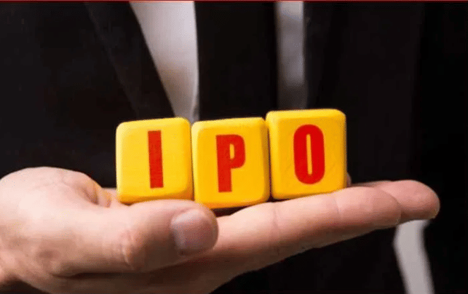 प्रणव कंस्ट्रक्शन आयपीओ (Pranav Constructions IPO)- या कंपनीचा आयपीओ 351.03 कोटी रुपयांचा आहे. हा आयपीओ गुंतवणुकीसाठी 7 सप्टेंबर रोजी खुला होणार आहे. या आयपीओचा किंमत पट्टा 118 रुपये ते 124 रुपये आहे. गुंतवणूकदारांना या आयपीओत एका लॉटमध्ये 120 शेअर मिळतील. या आयपीओचा जीएमपी सध्या 43 रुपयांवर आहे.