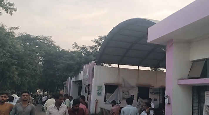 पारोळा तालुक्यातील गजानन पळासखेडे बुद्रुक येथे ही घटना घडली आहे. मयूर बाळू उर्फ दुर्वास पाटील असे खून झालेल्या मयत 18वर्षीय तरुणाचं नाव आहे.