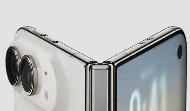iPhone 17e आणि iPhone 16 देखील महागले आहेत. iPhone 17e ची किंमत 64,900 रुपयांवरून 79,900 रुपये झाली आहे. या फोनच्या किमतीत 15,000 रुपयांची वाढ झाली आहे. तर iPhone 16 ची किंमत 79,900 रुपयांवर 89,900 रुपये करण्यात आली आहे. iPhone Air च्या किमतीत सर्वाधिक वाढ झालेली आहे.
