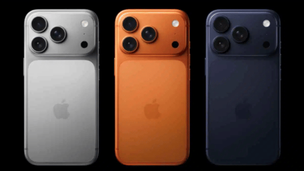 iPhone Air ची किंमत आधी 1,19,900 होती. आता तीच किंमत 1,49,900 रुपये झाली आहे. म्हणजेच या मॉडेलसाठी ग्राहकांना तब्बल 30,000 अधिक खर्च करावा लागणार आहे. या सर्व स्थितीत लोक इंटरनेटवर आयफोन 17 सर्वाधिक सर्च करत आहेत. या फोनवर लोकांची झुंबड उडाली असून त्याची किंमत किती आहे, याचा ग्राहक शोध घेत आहेत.