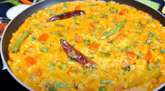 मात्र, उपचारादरम्यान तिचीही प्राणज्योत मालवली. अन्नविषबाधेच्या या घटनेत एकाच कुटुंबातील दोन चिमुकल्या भावंडांचा मृत्यू झाल्याने चिंचोली लिंबाजी परिसरात हळहळ व्यक्त होत आहे. तसेच शिळे अन्न खाऊ नये, असा सल्ला दिला जातोय. 