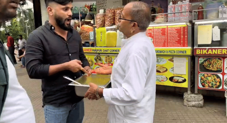 नवी मुंबईतील कामोठे सेक्टर-२५ येथील दुकानात ग्राहकाला खराब आणि बुरशी लागलेली रसमलाई विकल्याचा धक्कादायक प्रकार समोर आला आहे. महत्वाचं म्हणजे उपस्थित असलेल्या नागरिकांनीदेखील हे खाद्यपदार्थ खाल्ल्यानंतर संताप व्यक्त केला.