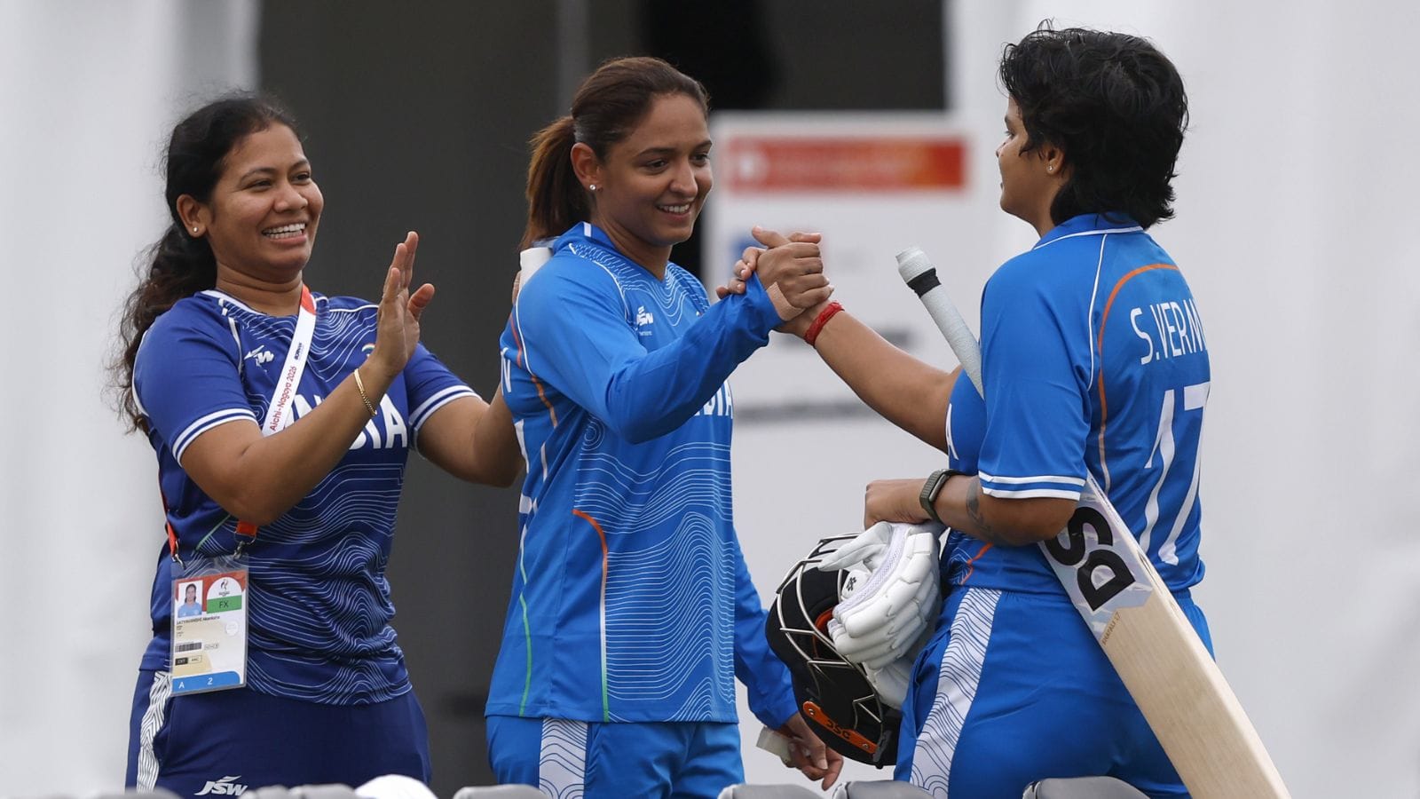 वूमेन्स टी20 इंटरनॅशनलमध्ये भारताकडून शतक झळकावणारी शेफाली ही केवळ तिसरी खेळाडू बनली आहे. याआधी फक्त हरमनप्रीत कौर (1 शतक) आणि स्मृती मंधाना (2 शतके) यांनाच ही करामत करता आली होती.