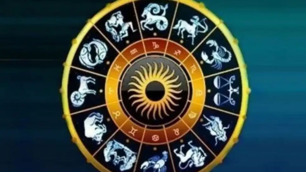 ज्योतिषशास्त्रानुसार एक अतिशय महत्त्वाची आणि आनंदाची बातमी समोर आली आहे. येत्या ११ डिसेंबर रोजी शनी देव मार्गी होत आहेत. २७ जुलै रोजी शनीने मीन राशीत प्रवेश करत आपली उलटी चाल सुरू केली होती. यामुळे अनेकांच्या कामात अडथळे येत होते. पण आता शनीची पुन्हा सरळ चाल सुरू होणार आहे. ज्योतिषी पंडित नरेंद्र उपाध्याय यांच्या माहितीनुसार, या बदलाचा थेट फायदा ६ राशींना होणार आहे. चला तर मग, पाहुयात कोणत्या आहेत या भाग्यवान राशी