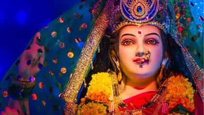 नवरात्री सुरु होण्यापूर्वी 'या' वस्तू घरातून काढून टाका, नाहीतर....