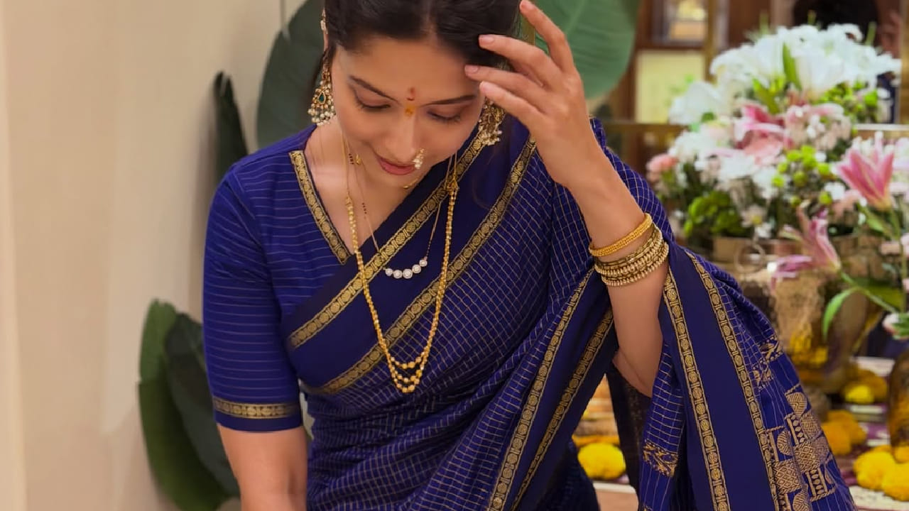 नेहमीच आपल्या हटके अंदाजाने चाहत्यांचे लक्ष वेधून घेणाऱ्या शर्वरीचा हा साधा-सोपा लूक चाहत्यांच्या पसंतीस उतरला आहे.