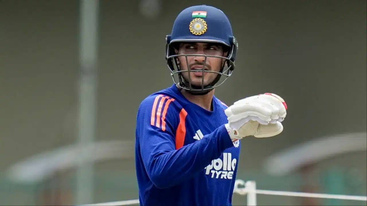 कसोटी मालिकेच्या तयारीसाठी आणि लाल चेंडूच्या सरावासाठी वेळ मिळावा म्हणून, वनडे संघाचा कर्णधार शुभमन गिल न्यूझीलंडविरुद्धच्या शेवटच्या दोन एकदिवसीय सामन्यांमधून विश्रांती घेण्याची शक्यता आहे.