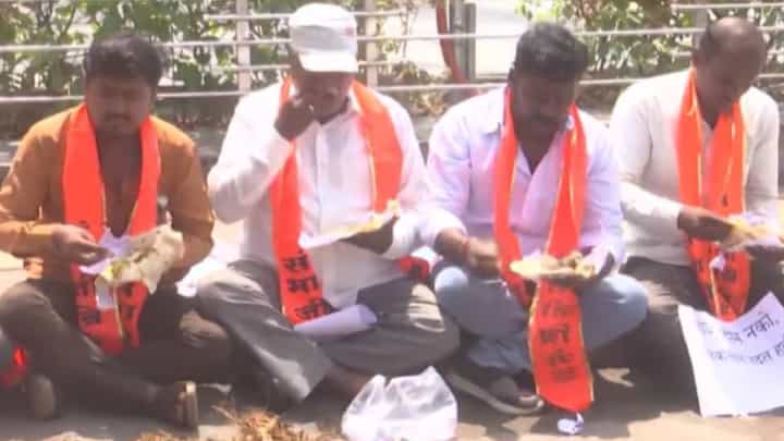 Solapur | काजू-बदाम नको, शेतकऱ्यांना मदत हवी; करपलेली सोयाबीन घेऊन संभाजी ब्रिगेडचं अनोखं आंदोलन Solapur | काजू-बदाम नको, शेतकऱ्यांना मदत हवी; करपलेली सोयाबीन घेऊन संभाजी ब्रिगेडचं अनोखं आंदोलन