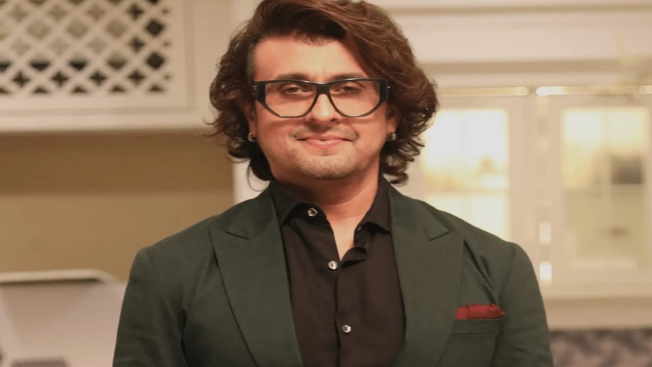 Sonu Nigam : एका रात्रीत सोनू निगमने कमावले 3.70 कोटी रुपये, मोठ्या डीलचा गायकाला फायदा Sonu Nigam : एका रात्रीत सोनू निगमने कमावले 3.70 कोटी रुपये, मोठ्या डीलचा गायकाला फायदा