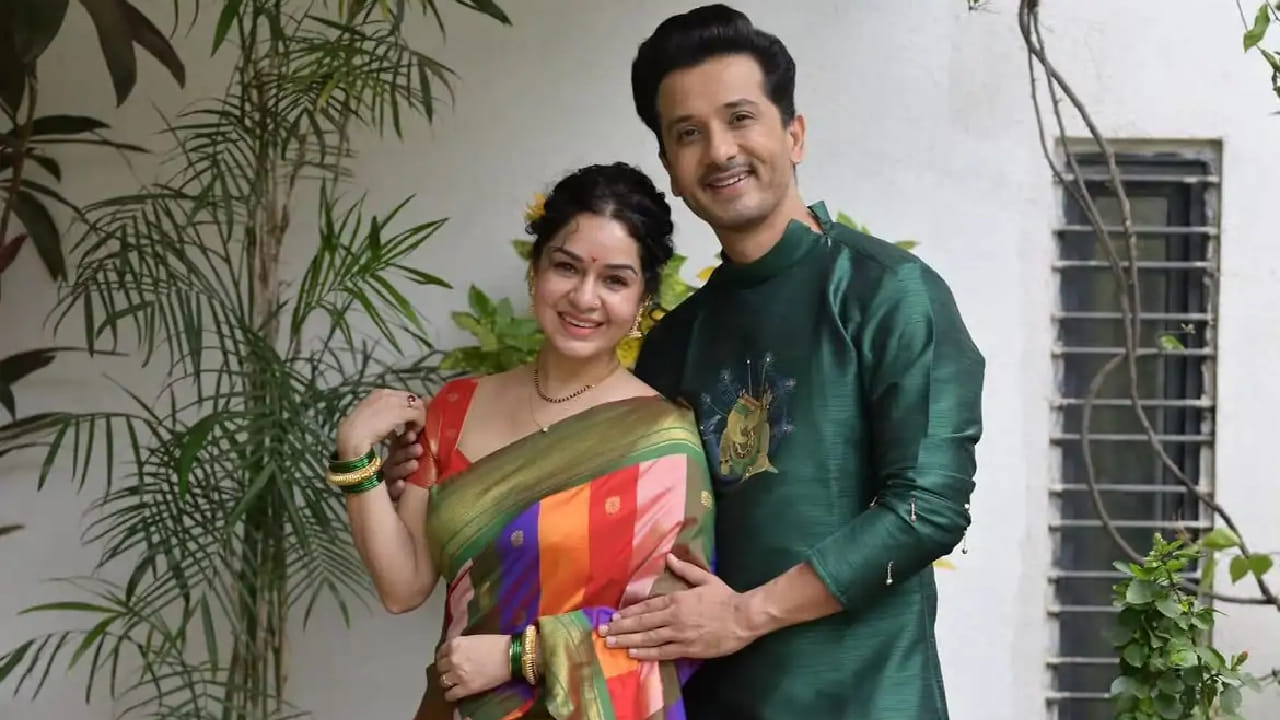 सुखदाने शेअर केलेले हे फोटो सध्या सोशल मीडियावर चर्चेचा विषय ठरत आहेत. तिच्या इंद्रधनुषी पैठणीतील या सुंदर अंदाजाचं चाहते भरभरून कौतुक करत आहेत.