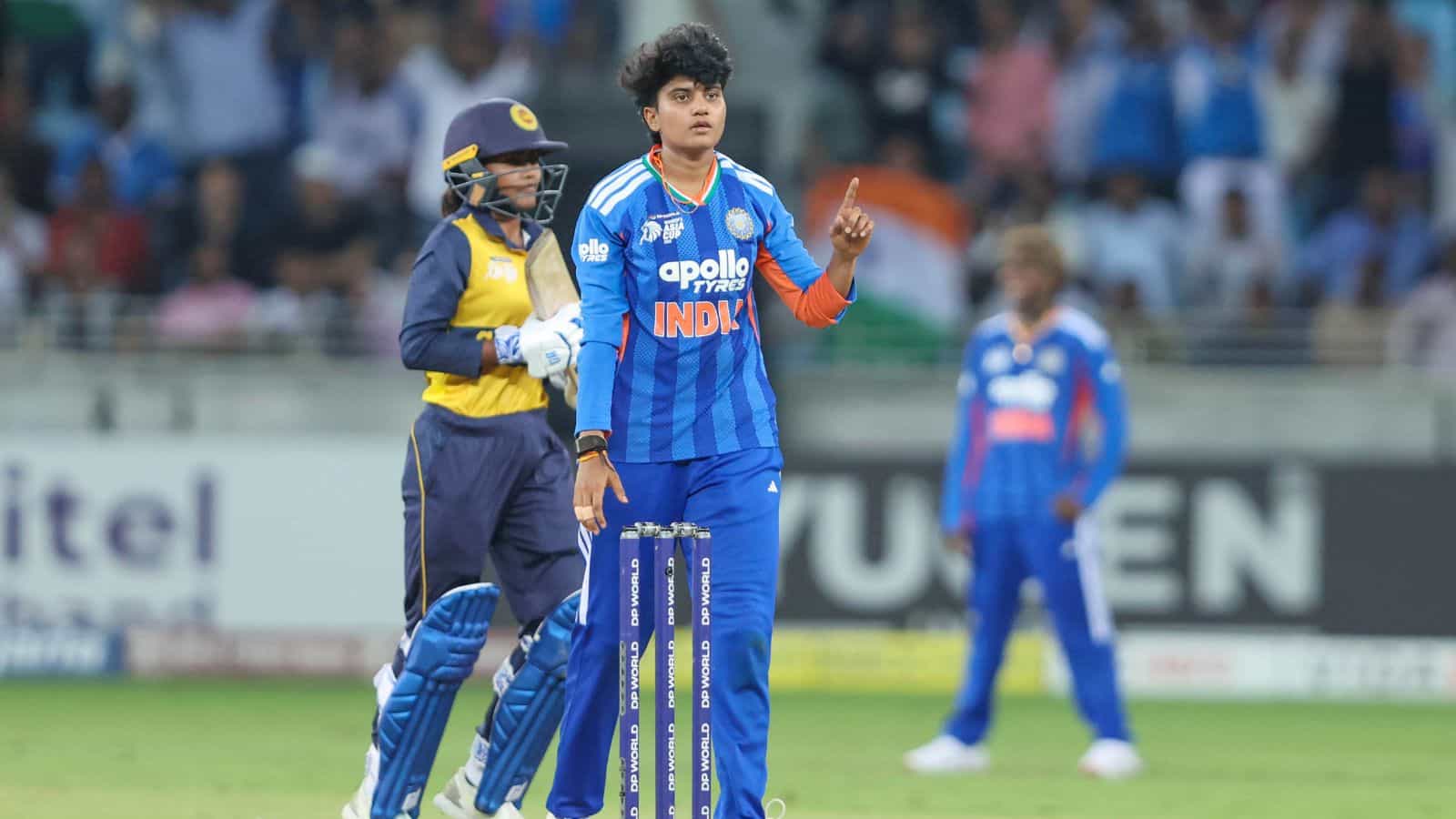 महिला आशिया कप २०२६ च्या फायनलमध्ये श्रीलंकेचा पराभव केल्यानंतर, भारतीय कर्णधार हरमनप्रीत कौर आणि संघाने आशियाई क्रिकेट कौन्सिलचे अध्यक्ष मोहसिन नकवी यांच्या हातून ट्रॉफी स्वीकारण्यास नकार दिला.