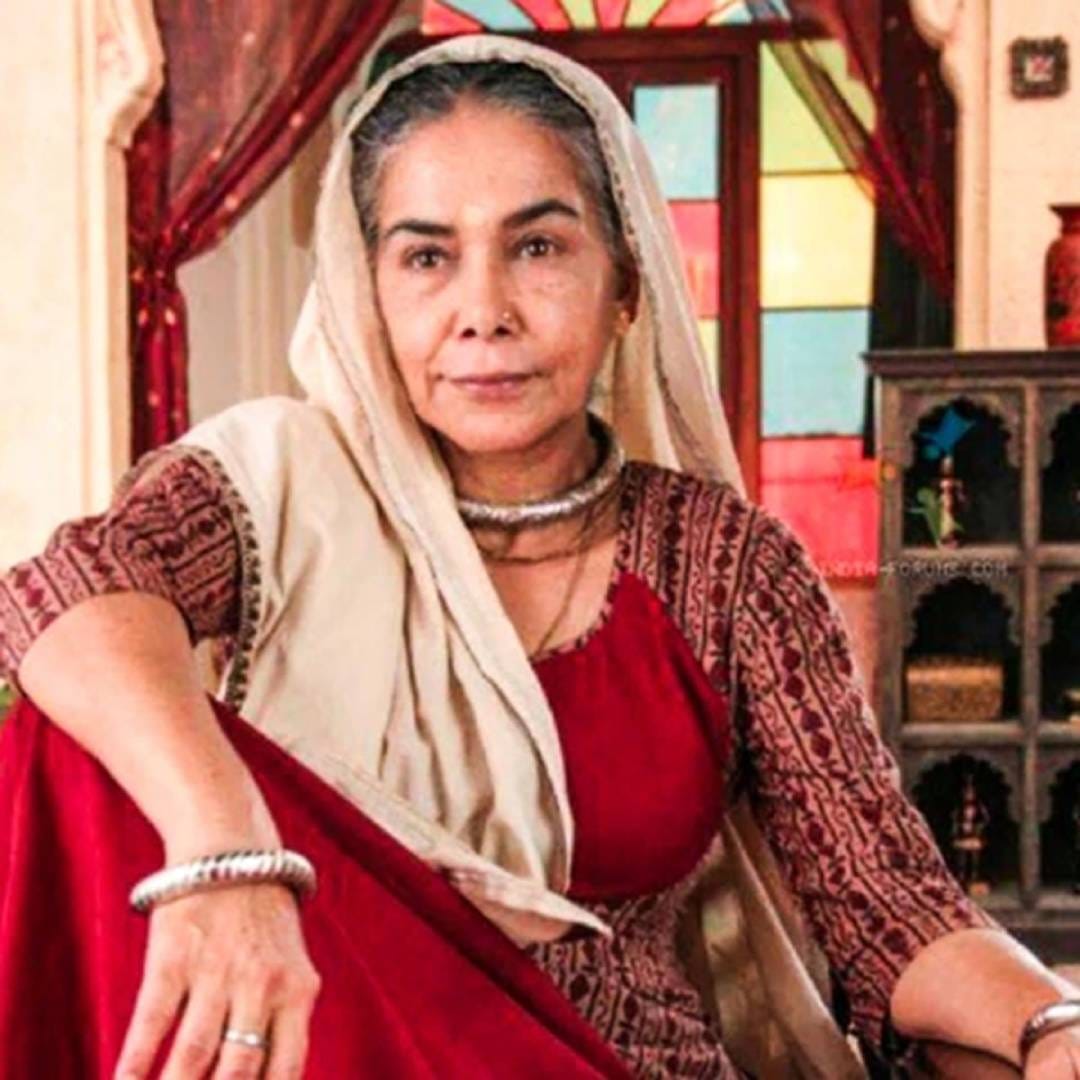 ‘बालिका वधू’मधील कल्याणी देवी अर्थात दादी सास ही व्यक्तिरेखा अभिनेत्री सुरेखा सीकरी यांनी साकारली होती. त्यांच्या प्रभावी अभिनयामुळे ही भूमिका मालिकेतील सर्वाधिक लक्षात राहिलेल्या व्यक्तिरेखांपैकी एक ठरली. सुरेखा सीकरी यांचं 2021 मध्ये निधन झालं.